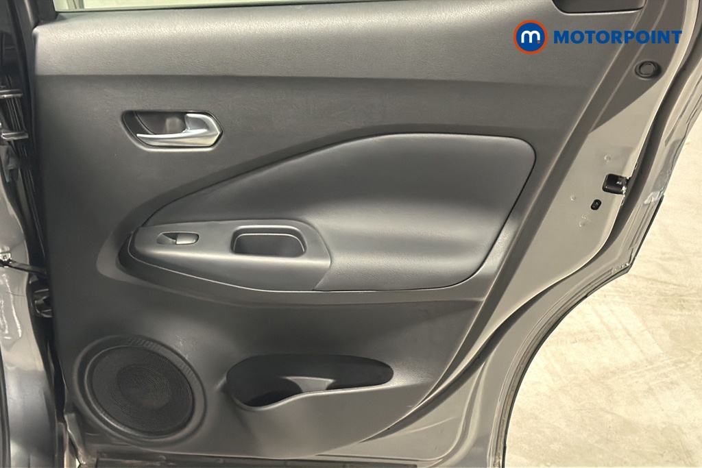 Nissan Juke N-Connecta Automatic Petrol SUV - Stock Number (1662713) - 993rd supplementary image