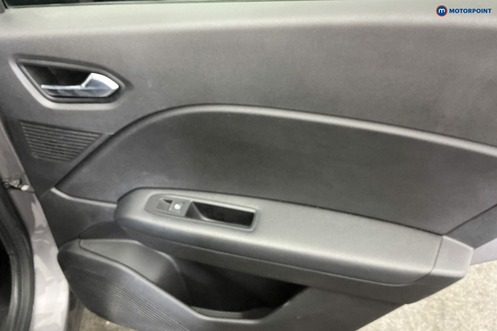 Renault Captur Iconic Manual Petrol SUV - Stock Number (1663141) - 29th supplementary image