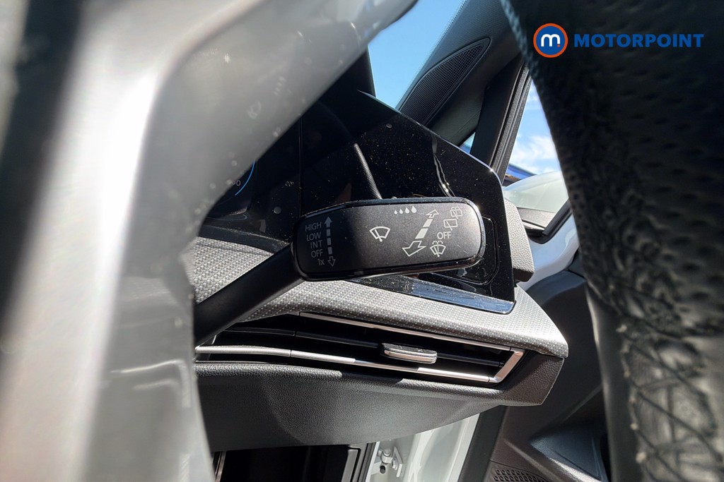 Volkswagen Golf R-Line Manual Petrol Hatchback - Stock Number (1665318) - 4th supplementary image