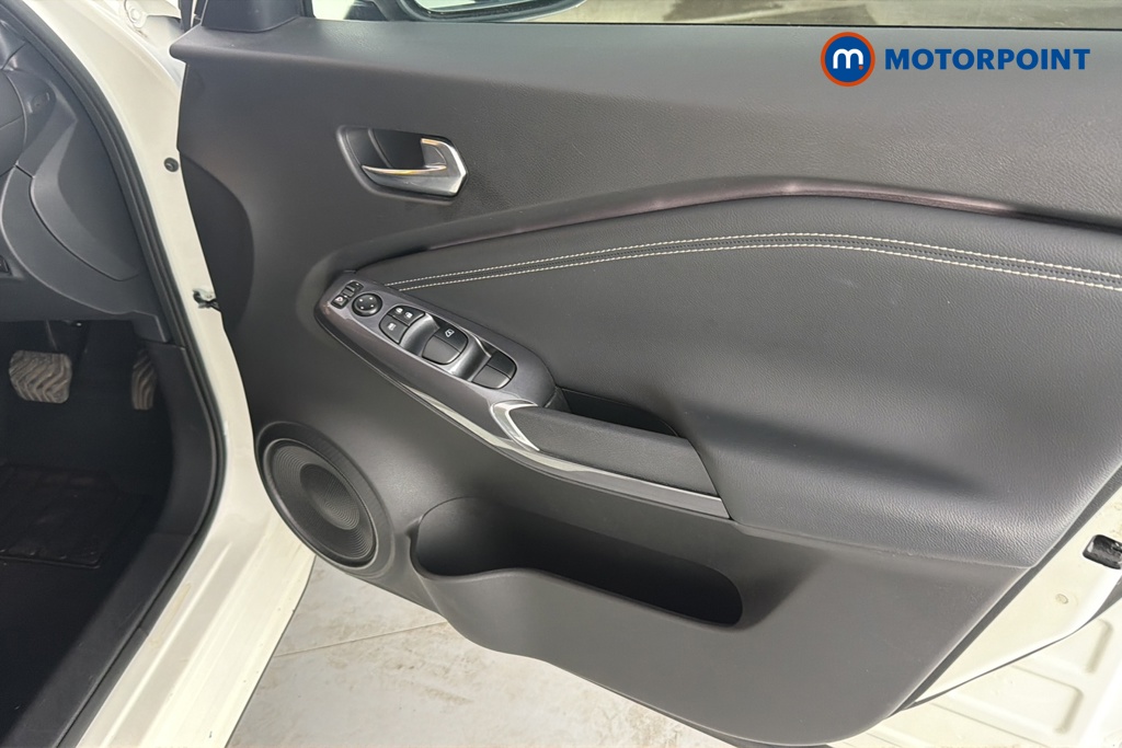 Nissan Juke Tekna Automatic Petrol-Electric Hybrid SUV - Stock Number (1667215) - 18th supplementary image