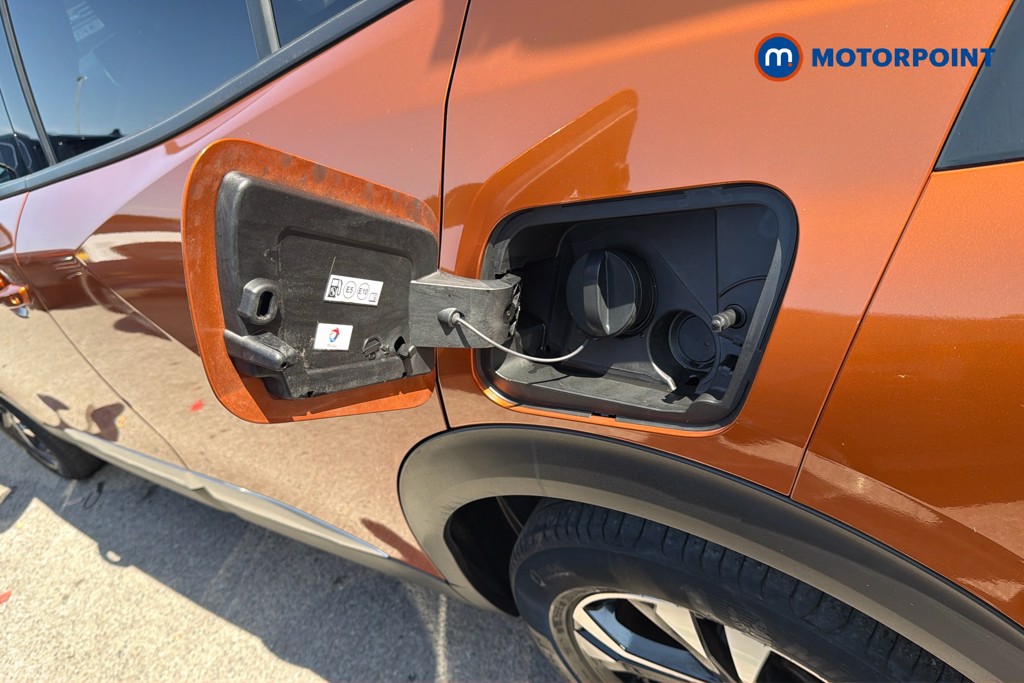 Peugeot 2008 Allure Premium Manual Petrol SUV - Stock Number (1668156) - 33rd supplementary image