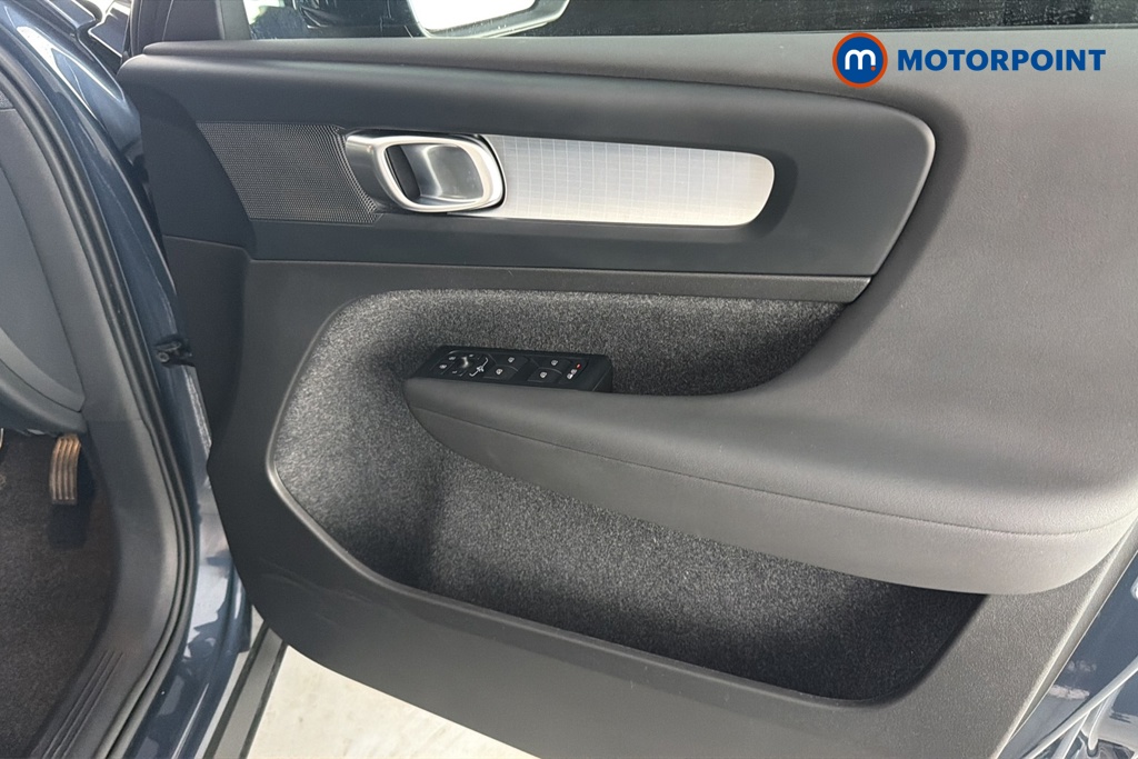 Volvo Xc40 Core Automatic Petrol SUV - Stock Number (1668351) - 18th supplementary image