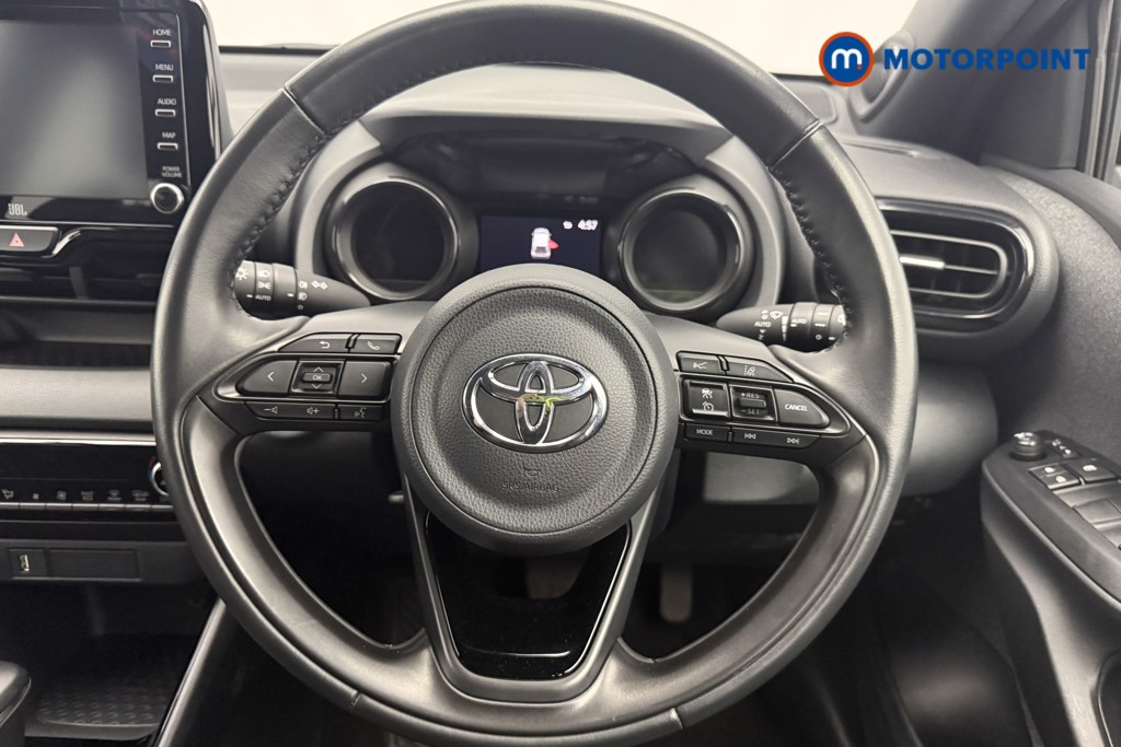 Toyota Yaris Dynamic Automatic Petrol-Electric Hybrid Hatchback - Stock Number (1668440) - 4th supplementary image