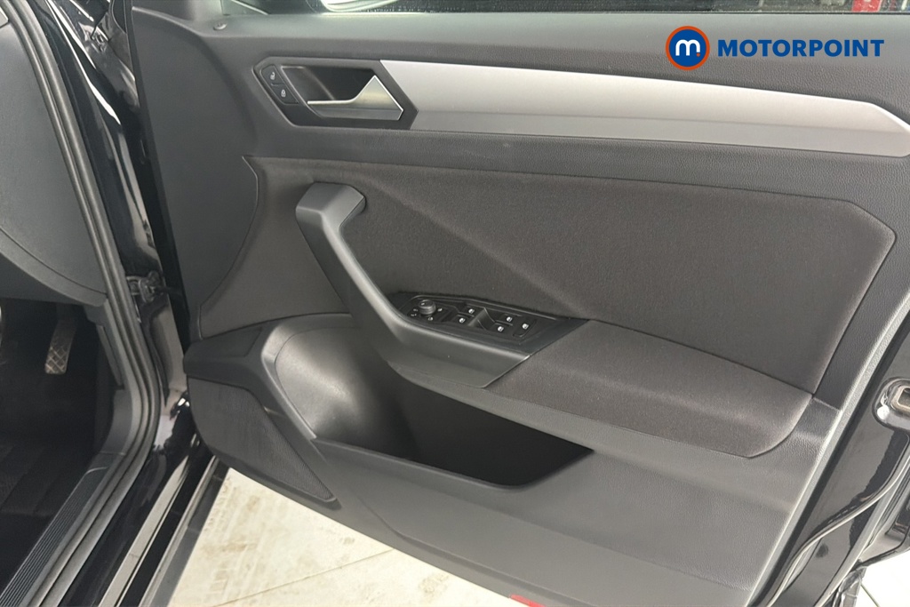 Volkswagen T-Roc Life Manual Petrol SUV - Stock Number (1668453) - 18th supplementary image