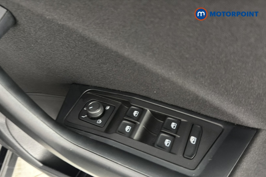 Volkswagen T-Roc Life Manual Petrol SUV - Stock Number (1668453) - 19th supplementary image