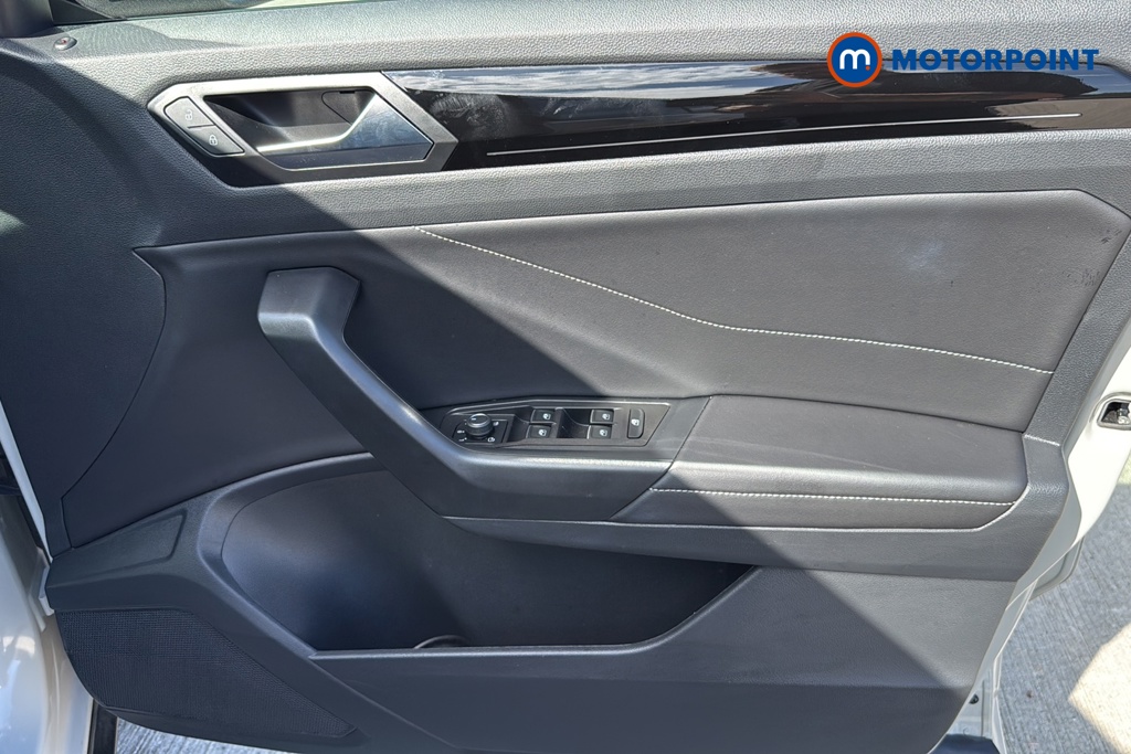 Volkswagen T-Roc R-Line Manual Petrol SUV - Stock Number (1668454) - 18th supplementary image