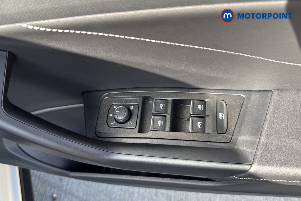 Volkswagen T-Roc R-Line Manual Petrol SUV - Stock Number (1668454) - 19th supplementary image