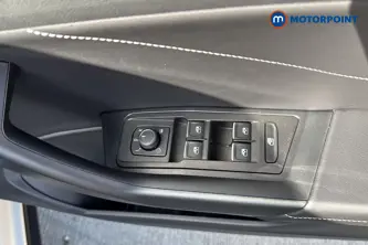 Volkswagen T-Roc R-Line Manual Petrol SUV - Stock Number (1668454) - 19th supplementary image