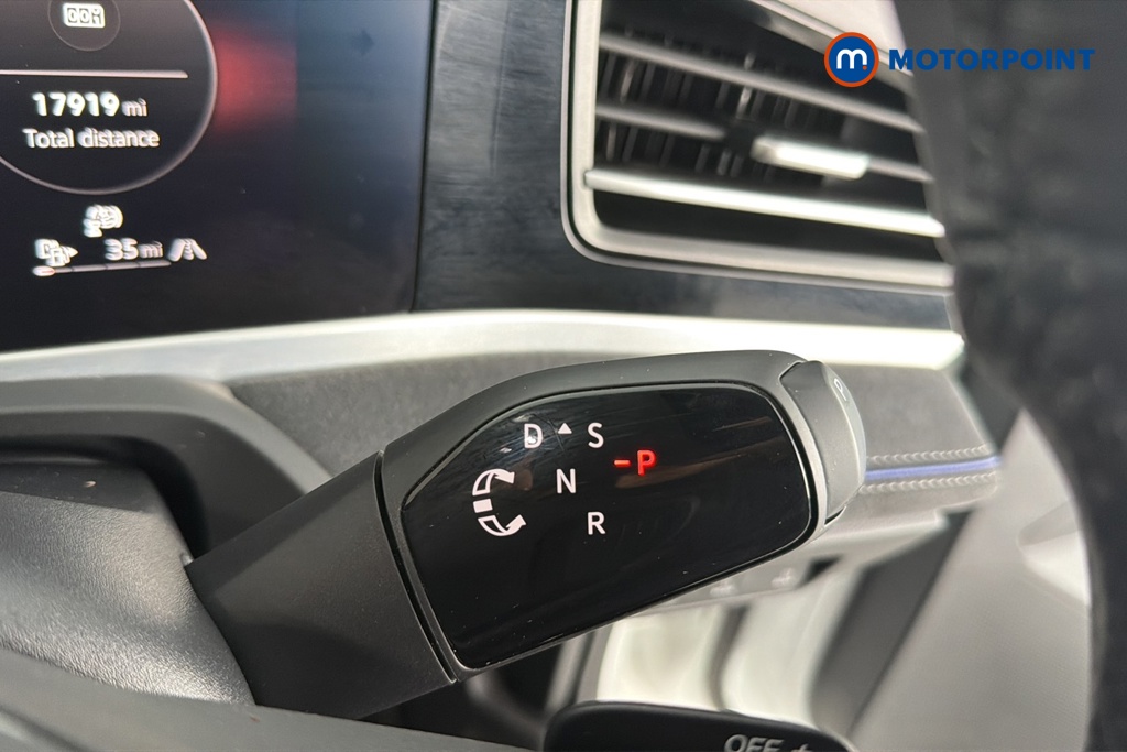 Volkswagen Passat R-Line Automatic Petrol Plug-In Hybrid Estate - Stock Number (1669010) - 6th supplementary image