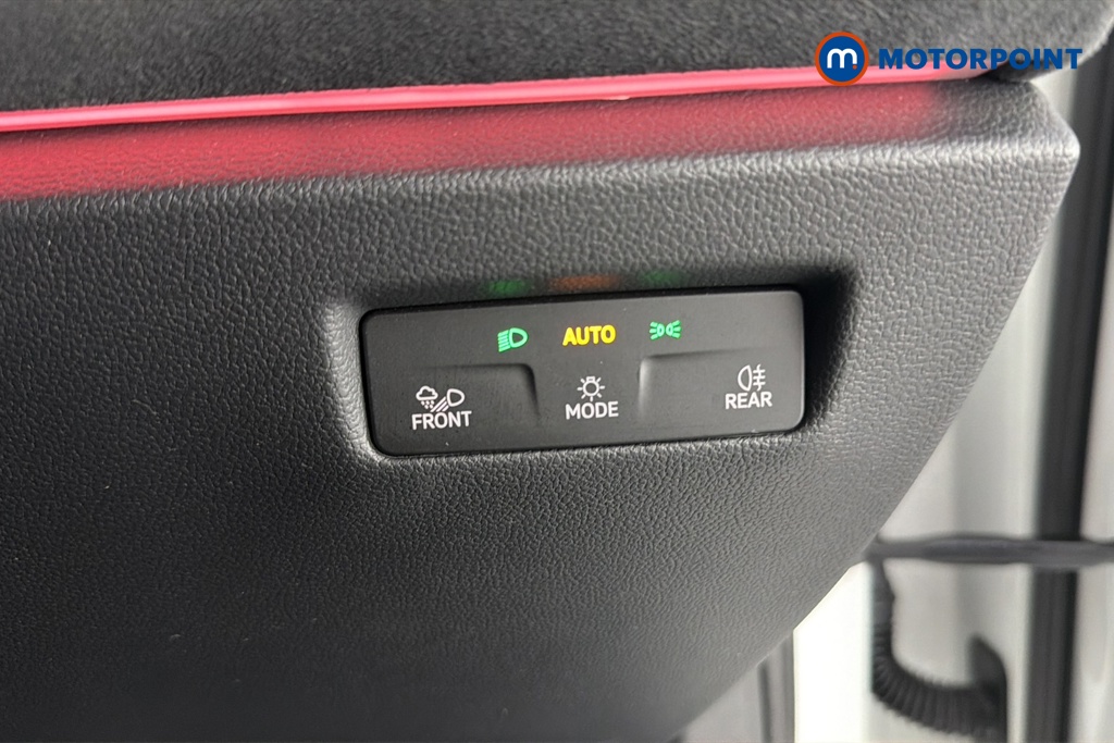 Volkswagen Passat R-Line Automatic Petrol Plug-In Hybrid Estate - Stock Number (1669010) - 11th supplementary image