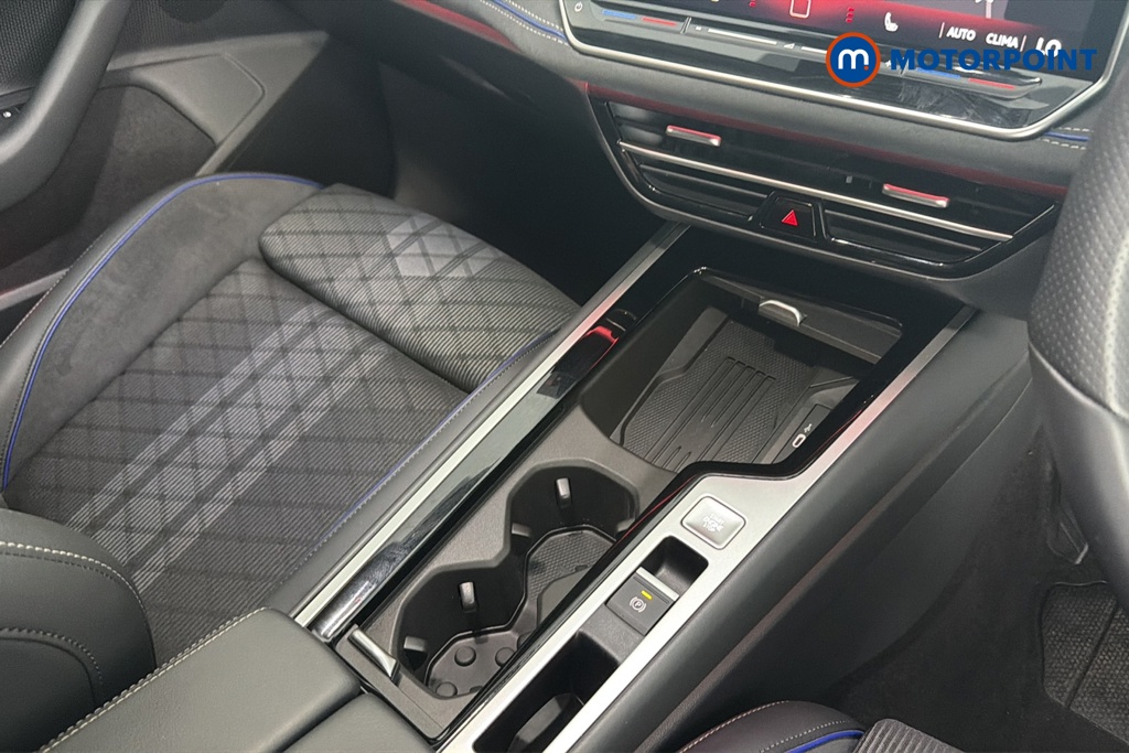 Volkswagen Passat R-Line Automatic Petrol Plug-In Hybrid Estate - Stock Number (1669010) - 15th supplementary image