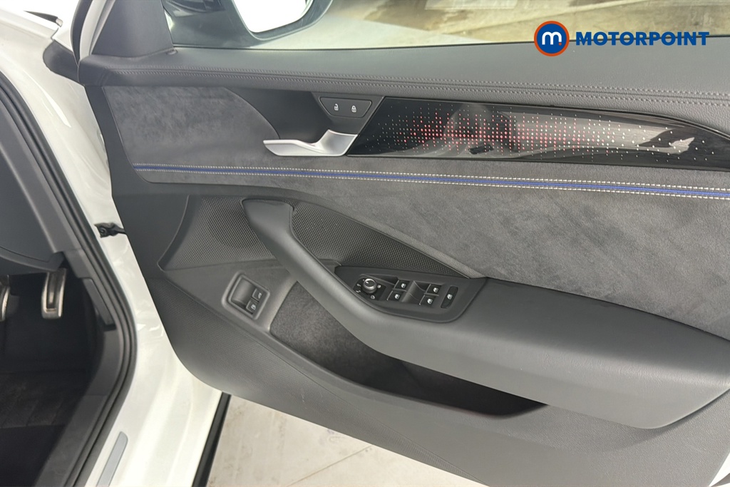 Volkswagen Passat R-Line Automatic Petrol Plug-In Hybrid Estate - Stock Number (1669010) - 18th supplementary image