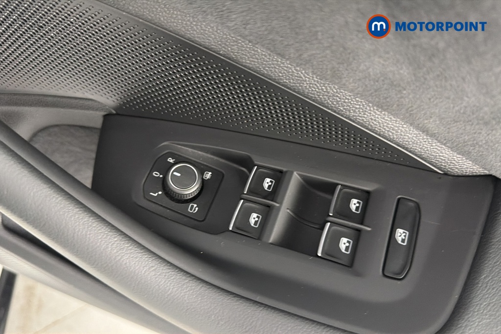 Volkswagen Passat R-Line Automatic Petrol Plug-In Hybrid Estate - Stock Number (1669010) - 19th supplementary image