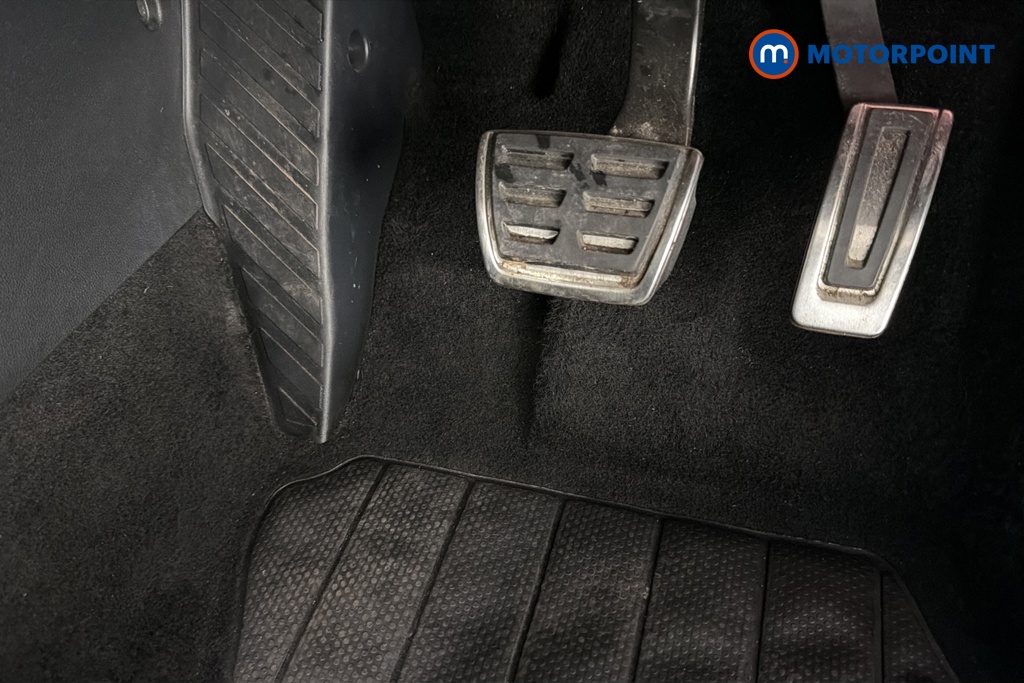 Volkswagen Passat R-Line Automatic Petrol Plug-In Hybrid Estate - Stock Number (1669010) - 24th supplementary image