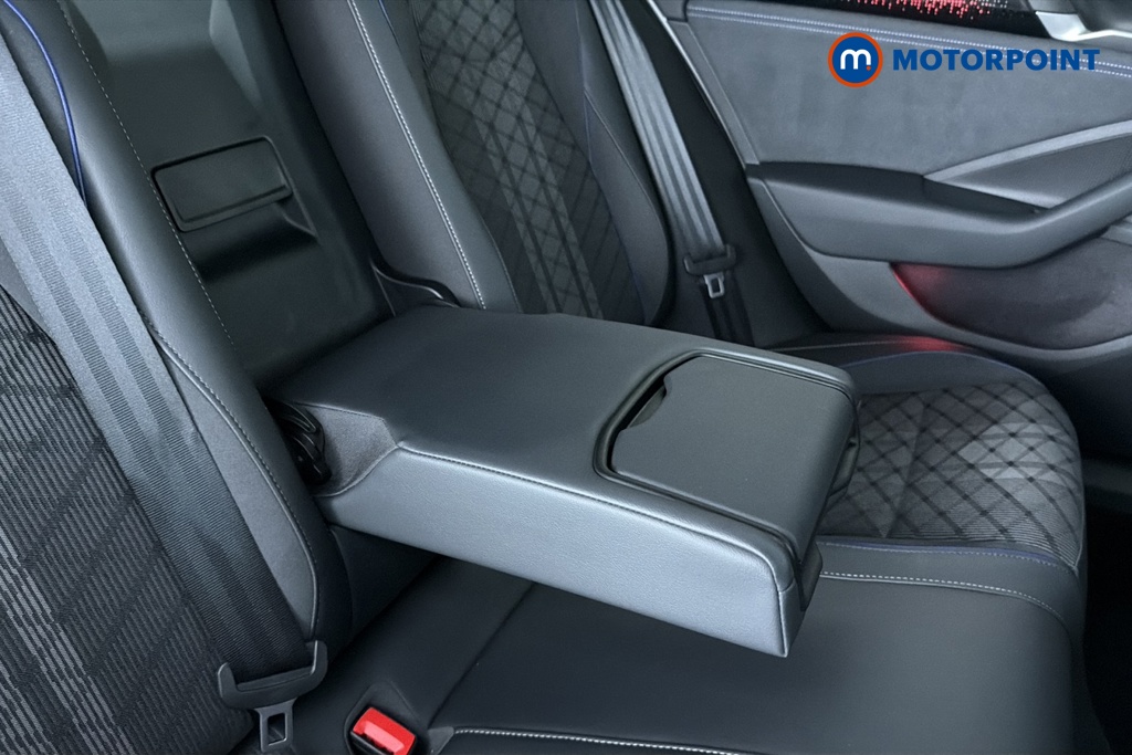 Volkswagen Passat R-Line Automatic Petrol Plug-In Hybrid Estate - Stock Number (1669010) - 26th supplementary image