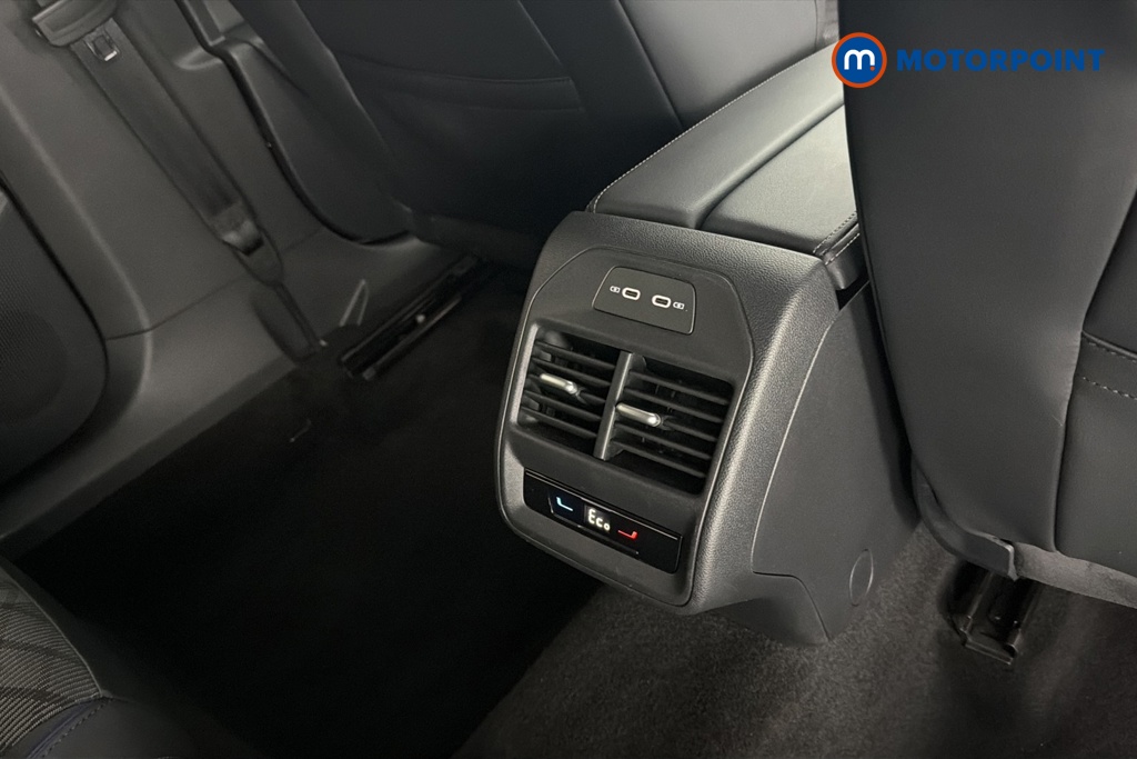 Volkswagen Passat R-Line Automatic Petrol Plug-In Hybrid Estate - Stock Number (1669010) - 28th supplementary image