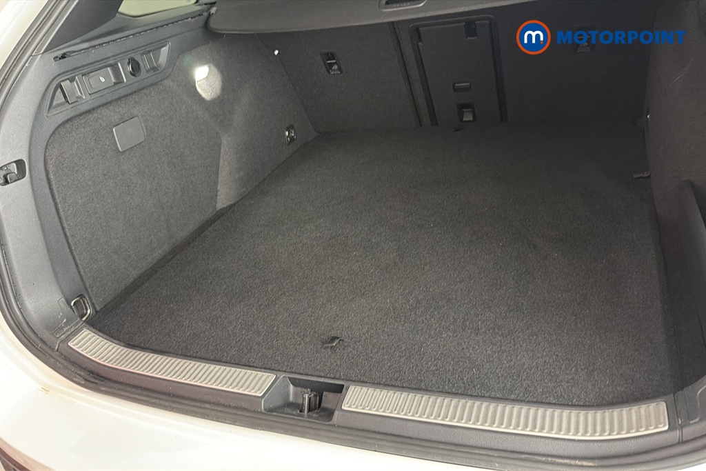 Volkswagen Passat R-Line Automatic Petrol Plug-In Hybrid Estate - Stock Number (1669010) - 30th supplementary image