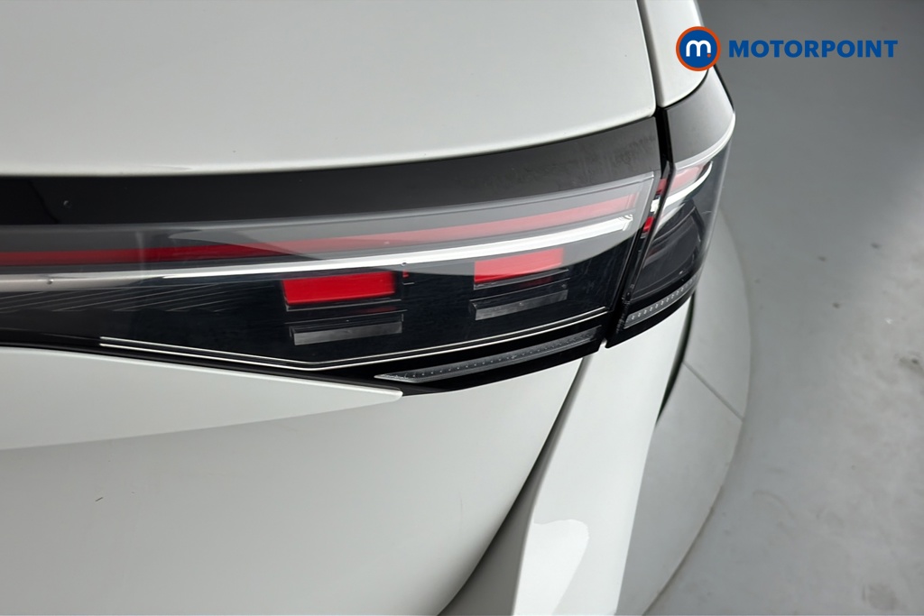 Volkswagen Passat R-Line Automatic Petrol Plug-In Hybrid Estate - Stock Number (1669010) - 36th supplementary image