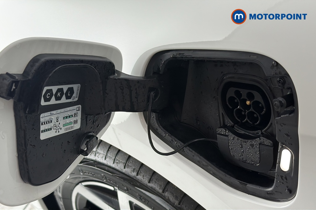 Volkswagen Passat R-Line Automatic Petrol Plug-In Hybrid Estate - Stock Number (1669010) - 40th supplementary image