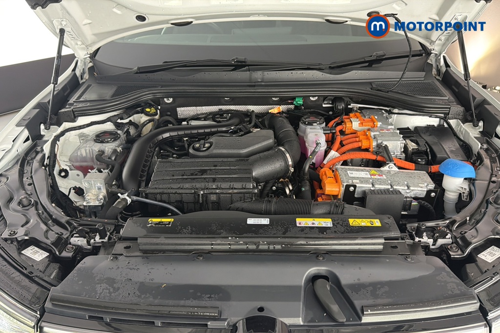 Volkswagen Passat R-Line Automatic Petrol Plug-In Hybrid Estate - Stock Number (1669010) - 48th supplementary image