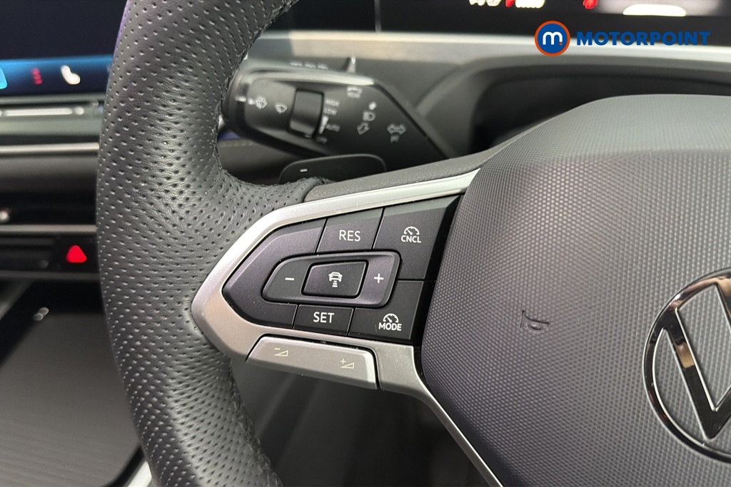 Volkswagen Passat R-Line Automatic Petrol Plug-In Hybrid Estate - Stock Number (1669019) - 4th supplementary image