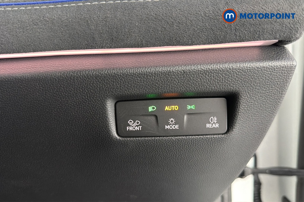 Volkswagen Passat R-Line Automatic Petrol Plug-In Hybrid Estate - Stock Number (1669019) - 11th supplementary image
