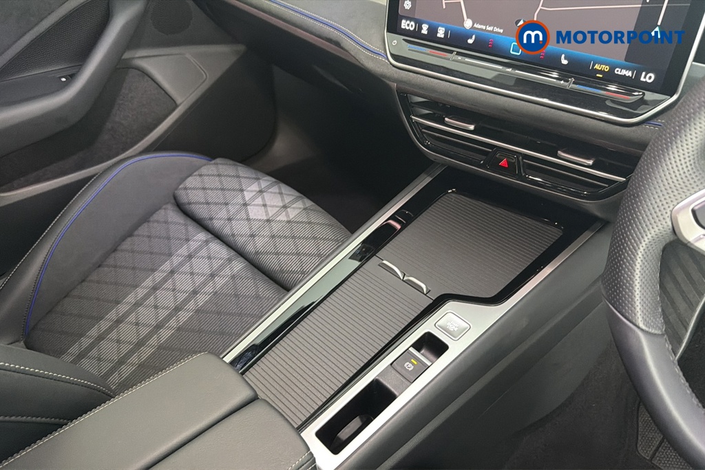 Volkswagen Passat R-Line Automatic Petrol Plug-In Hybrid Estate - Stock Number (1669019) - 15th supplementary image