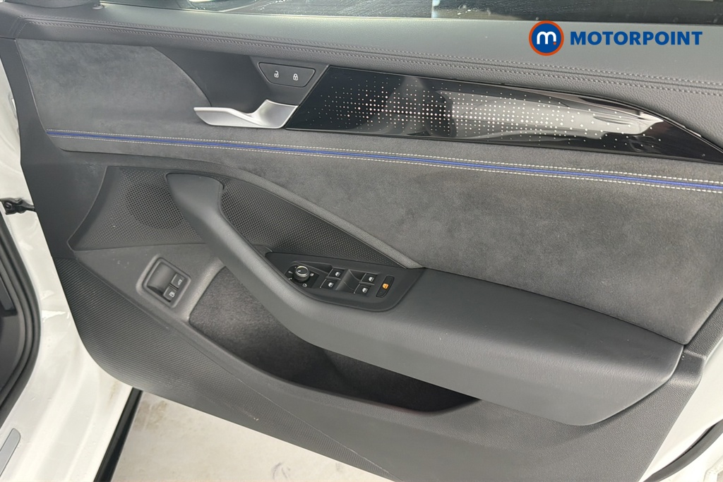 Volkswagen Passat R-Line Automatic Petrol Plug-In Hybrid Estate - Stock Number (1669019) - 18th supplementary image