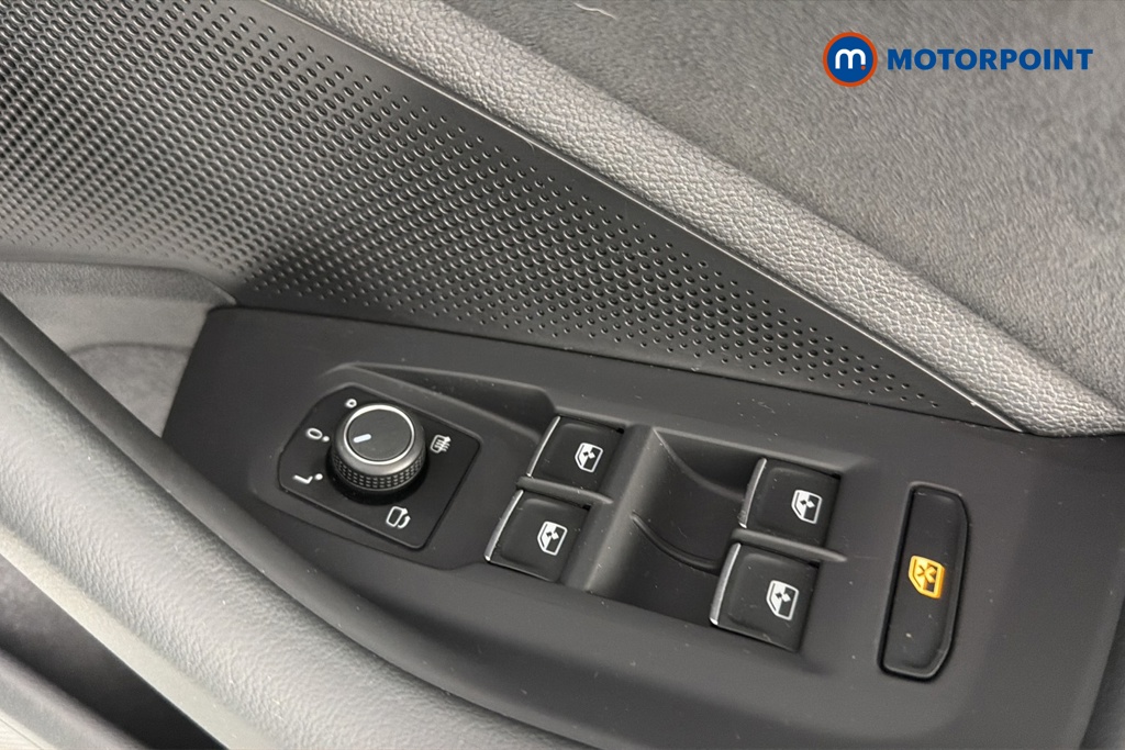 Volkswagen Passat R-Line Automatic Petrol Plug-In Hybrid Estate - Stock Number (1669019) - 19th supplementary image