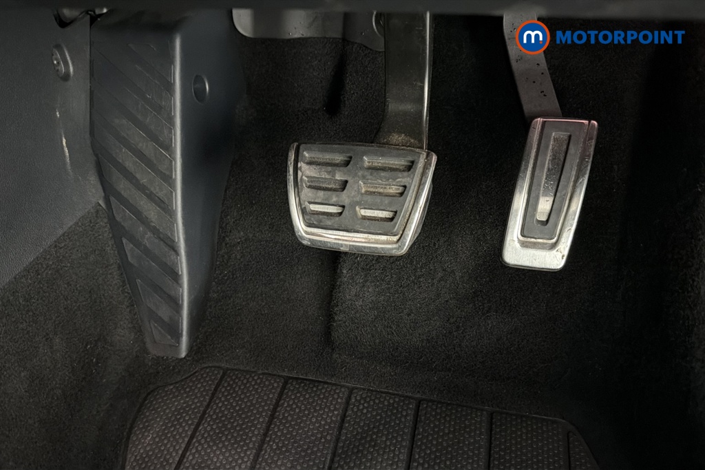 Volkswagen Passat R-Line Automatic Petrol Plug-In Hybrid Estate - Stock Number (1669019) - 24th supplementary image