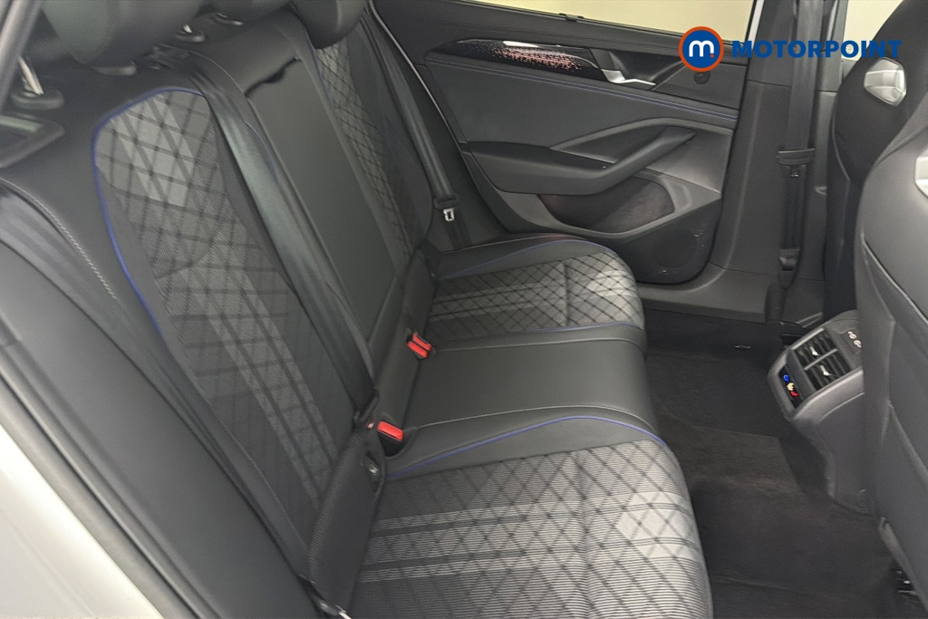 Volkswagen Passat R-Line Automatic Petrol Plug-In Hybrid Estate - Stock Number (1669019) - 25th supplementary image
