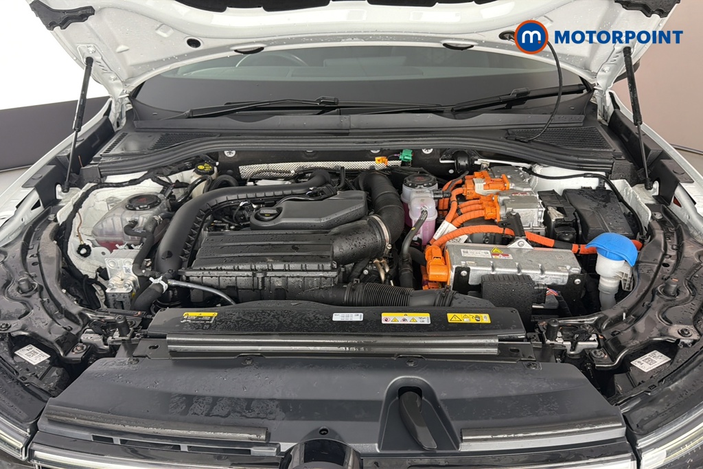 Volkswagen Passat R-Line Automatic Petrol Plug-In Hybrid Estate - Stock Number (1669019) - 48th supplementary image