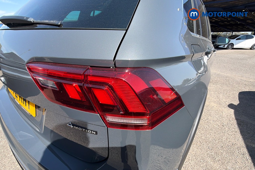 Volkswagen Tiguan R-Line Automatic Petrol SUV - Stock Number (1645662) - 38th supplementary image
