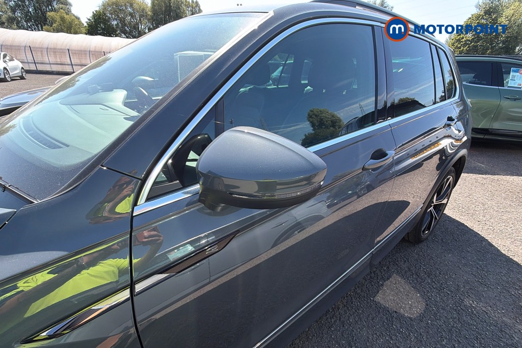 Volkswagen Tiguan R-Line Automatic Petrol SUV - Stock Number (1645662) - 43rd supplementary image