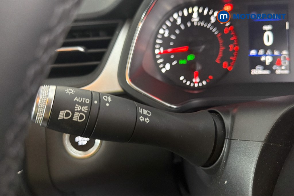 Renault Captur Iconic Automatic Petrol SUV - Stock Number (1650604) - 6th supplementary image
