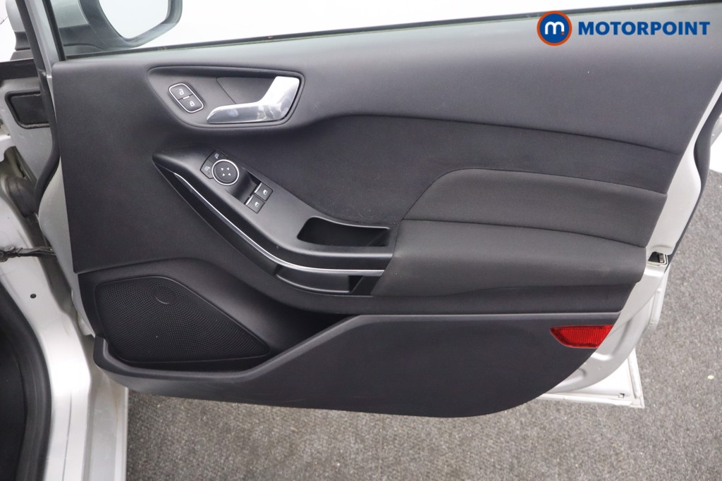 Ford Fiesta Zetec Manual Petrol Hatchback - Stock Number (1656861) - 7th supplementary image