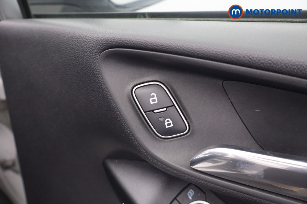 Ford Fiesta Zetec Manual Petrol Hatchback - Stock Number (1656861) - 8th supplementary image