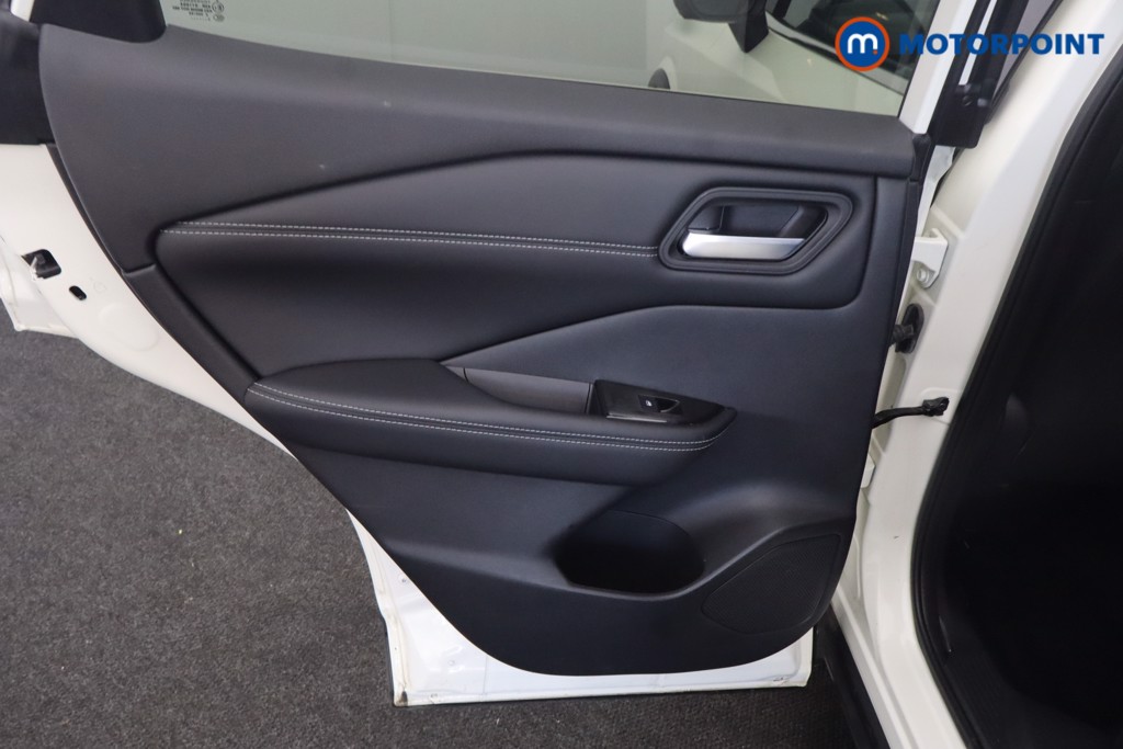 Nissan Qashqai N-Connecta Automatic Petrol SUV - Stock Number (1665601) - 32nd supplementary image