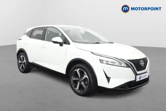 Nissan Qashqai N-Connecta Automatic Petrol SUV - Stock Number (1665601) - Drivers side front corner