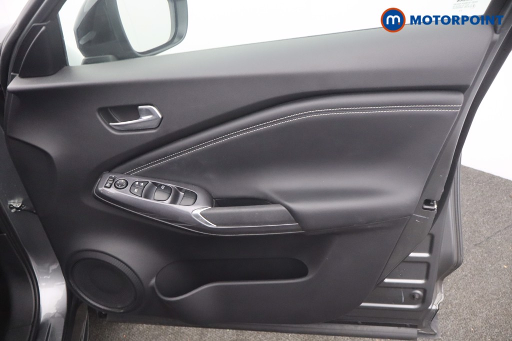 Nissan Juke N-Connecta Manual Petrol SUV - Stock Number (1666069) - 9th supplementary image