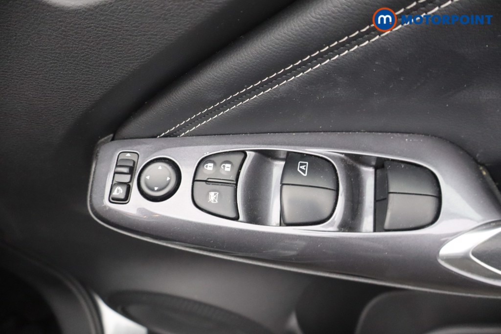 Nissan Juke N-Connecta Manual Petrol SUV - Stock Number (1666069) - 10th supplementary image