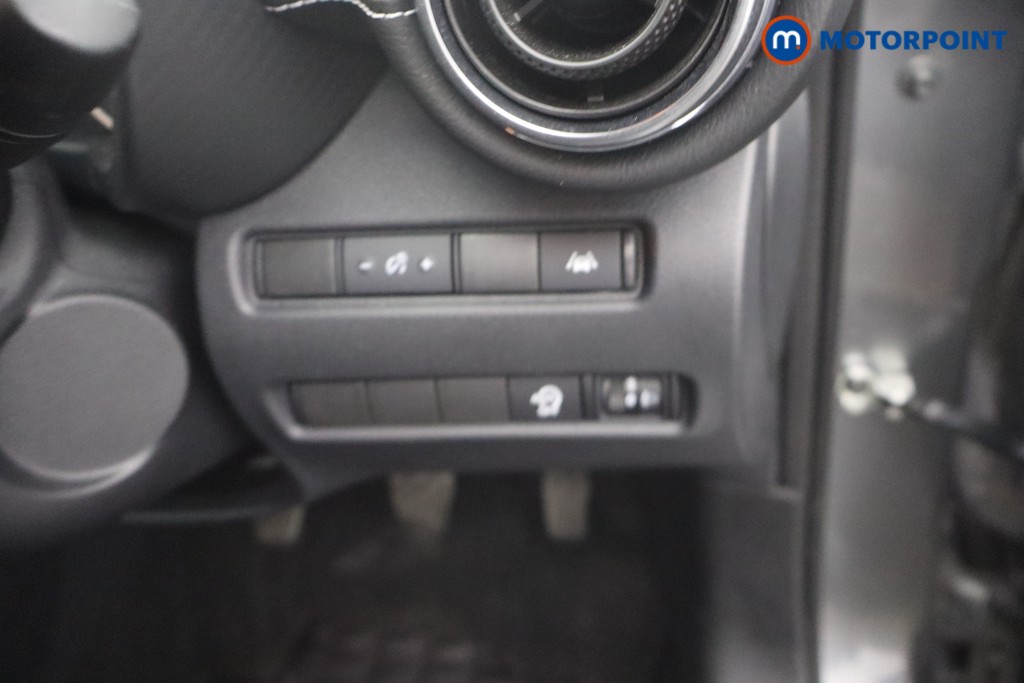 Nissan Juke N-Connecta Manual Petrol SUV - Stock Number (1666069) - 12th supplementary image