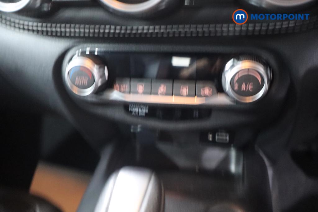Nissan Juke N-Connecta Automatic Petrol SUV - Stock Number (1667340) - 4th supplementary image