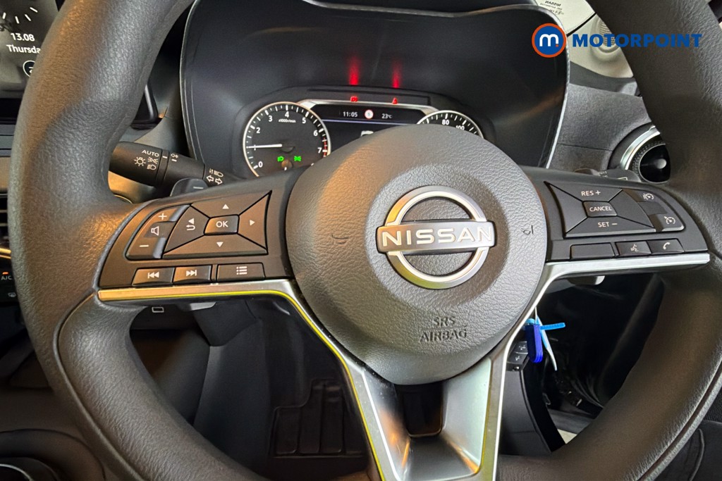 Nissan Juke Acenta Premium Automatic Petrol SUV - Stock Number (1668149) - 5th supplementary image
