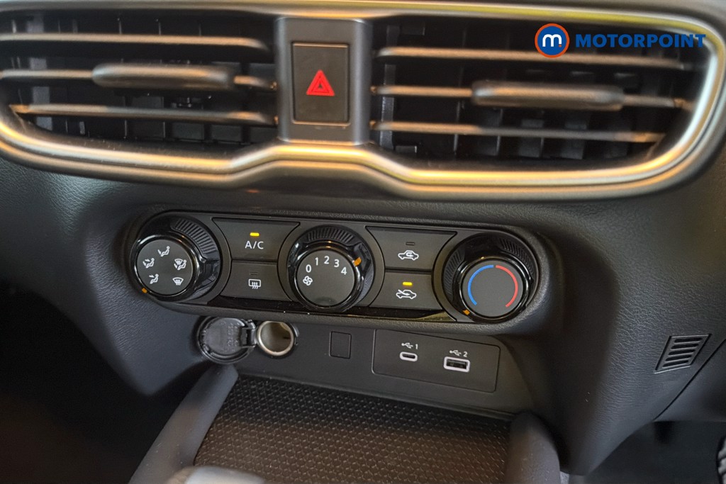 Nissan Juke Acenta Premium Automatic Petrol SUV - Stock Number (1668149) - 12th supplementary image