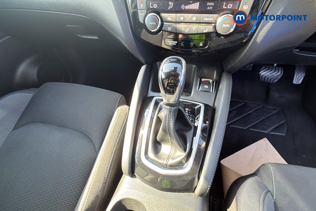 Nissan Qashqai N-Connecta Automatic Diesel SUV - Stock Number (1668295) - 4th supplementary image
