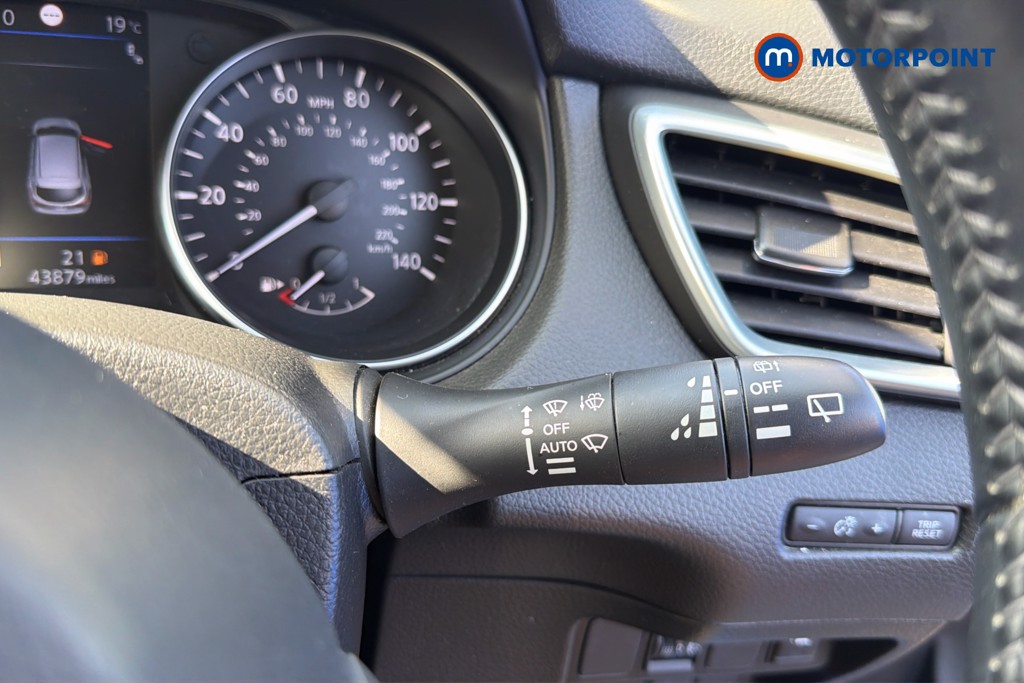 Nissan Qashqai N-Connecta Automatic Diesel SUV - Stock Number (1668295) - 7th supplementary image