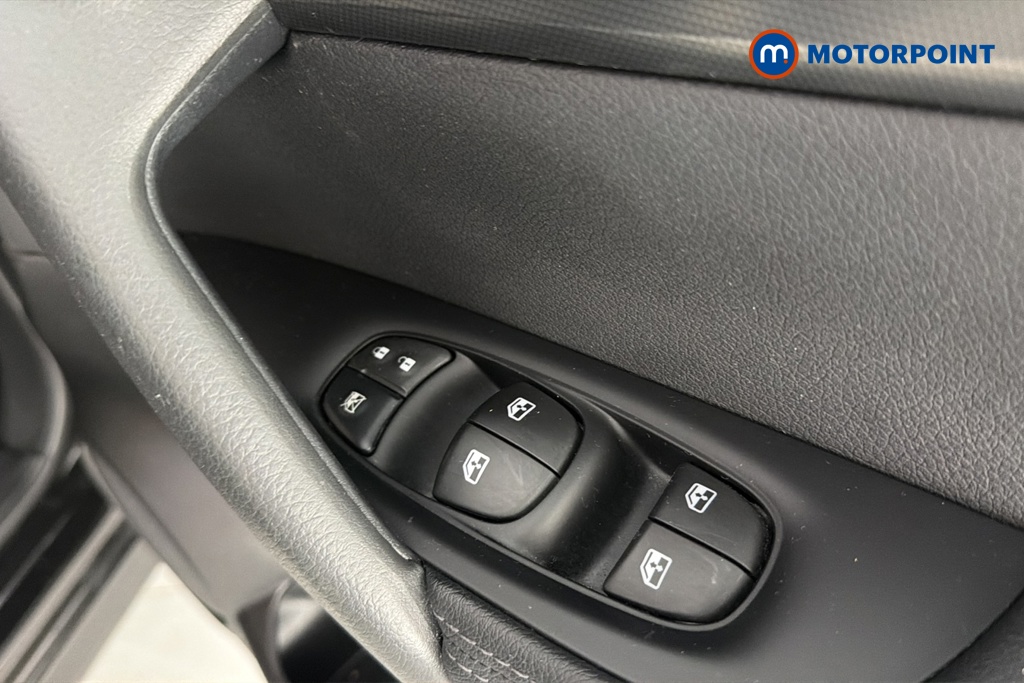 Nissan Qashqai N-Connecta Manual Petrol SUV - Stock Number (1668791) - 19th supplementary image