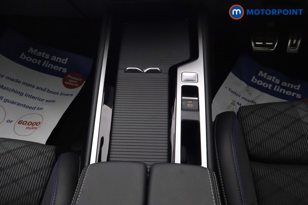 Volkswagen Passat R-Line Automatic Petrol Plug-In Hybrid Estate - Stock Number (1669006) - 5th supplementary image