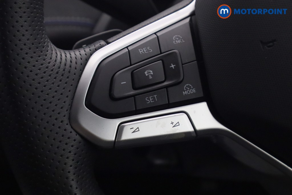 Volkswagen Passat R-Line Automatic Petrol Plug-In Hybrid Estate - Stock Number (1669006) - 9th supplementary image